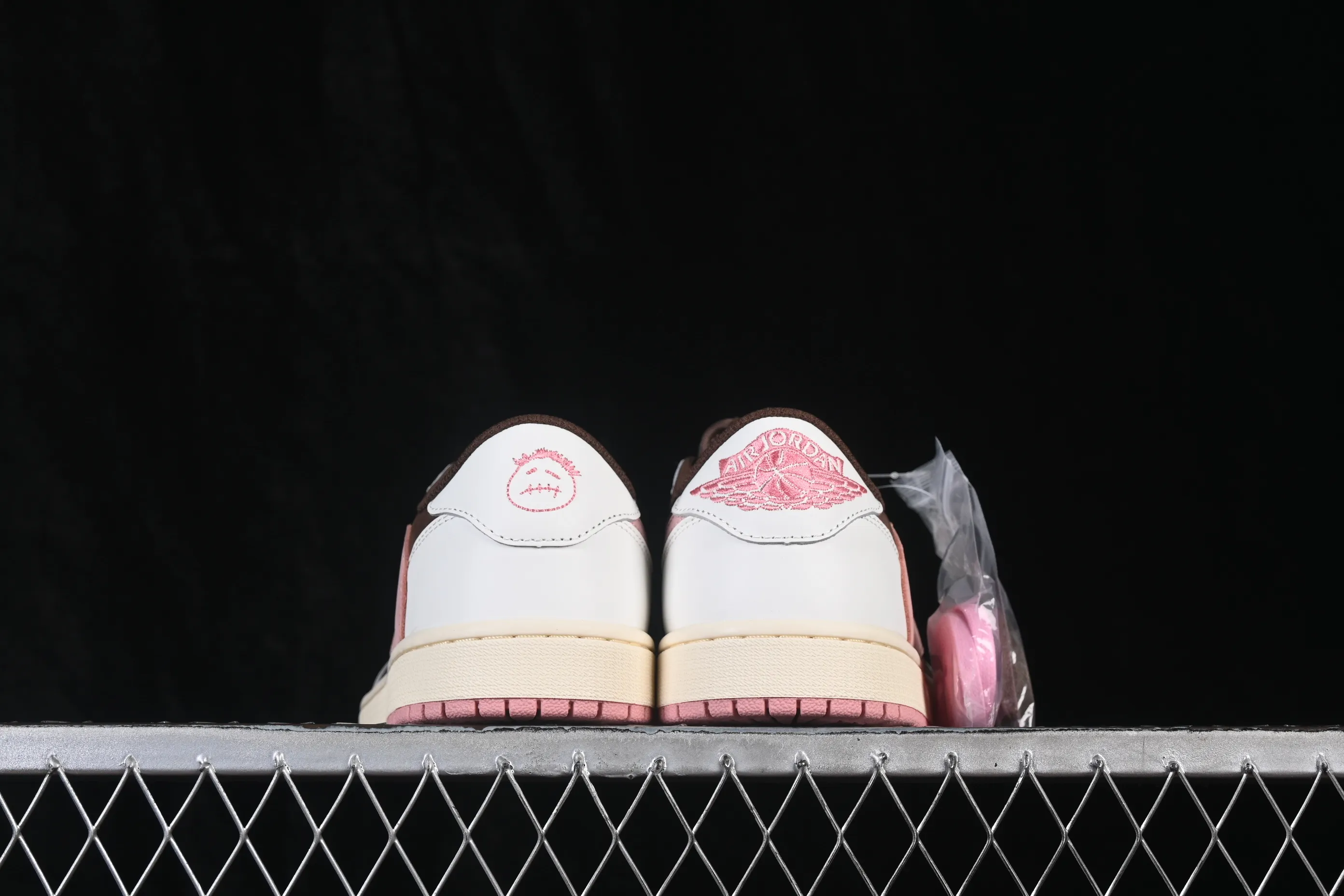 All categories Air Jordan Jordan series basketball shoes Air Jordan 1 Low ZG version Travis Scott x Air Jordan 1 Low OG AJ1 Joe 1 undercut low top full head layer DZ4137-206